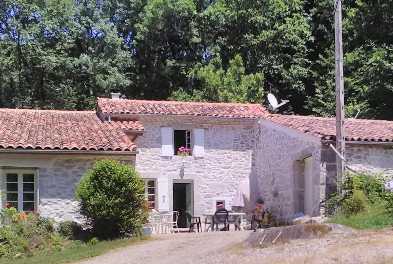 Gite Le Coumis 1370 Saint-Salvy-de-la-Balme ภายนอก รูปภาพ