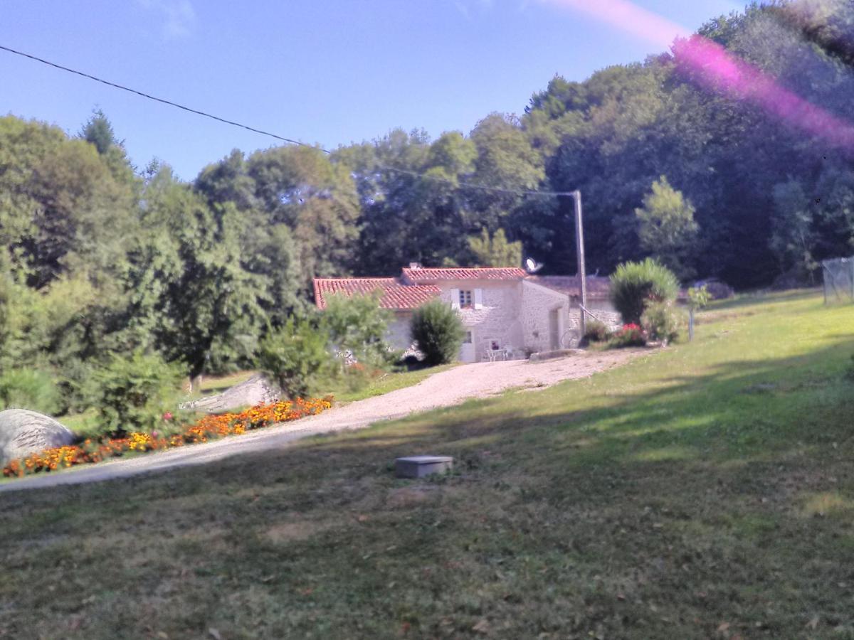 Gite Le Coumis 1370 Saint-Salvy-de-la-Balme ภายนอก รูปภาพ