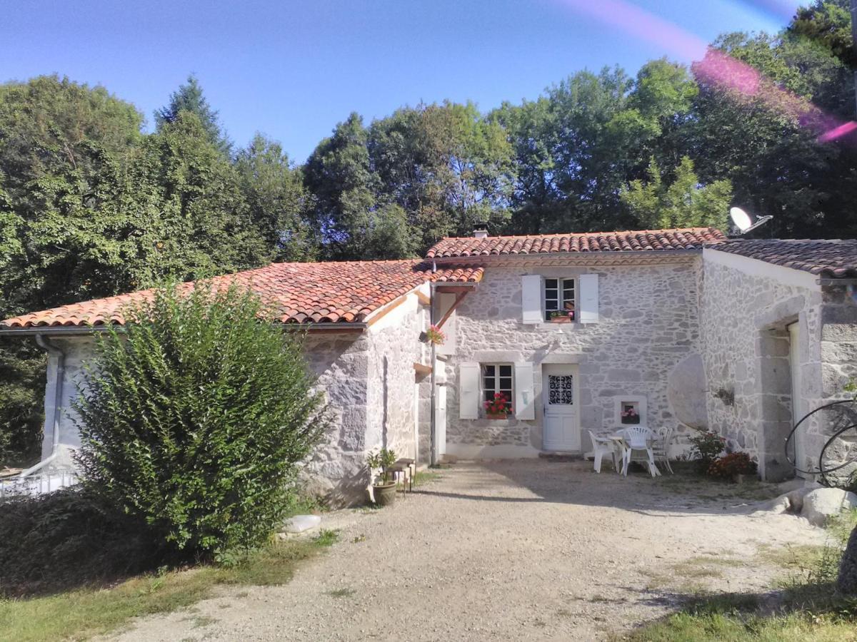 Gite Le Coumis 1370 Saint-Salvy-de-la-Balme ภายนอก รูปภาพ