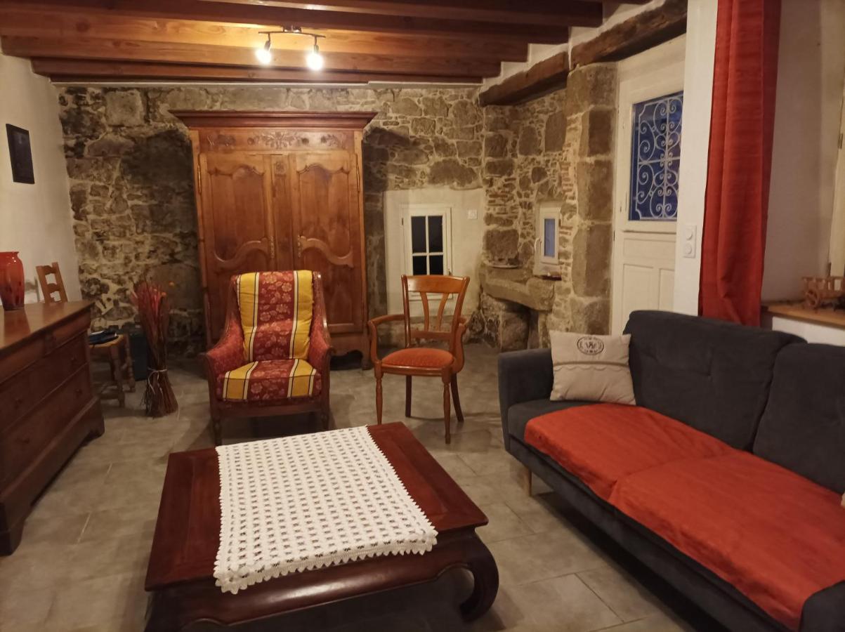 Gite Le Coumis 1370 Saint-Salvy-de-la-Balme ภายนอก รูปภาพ